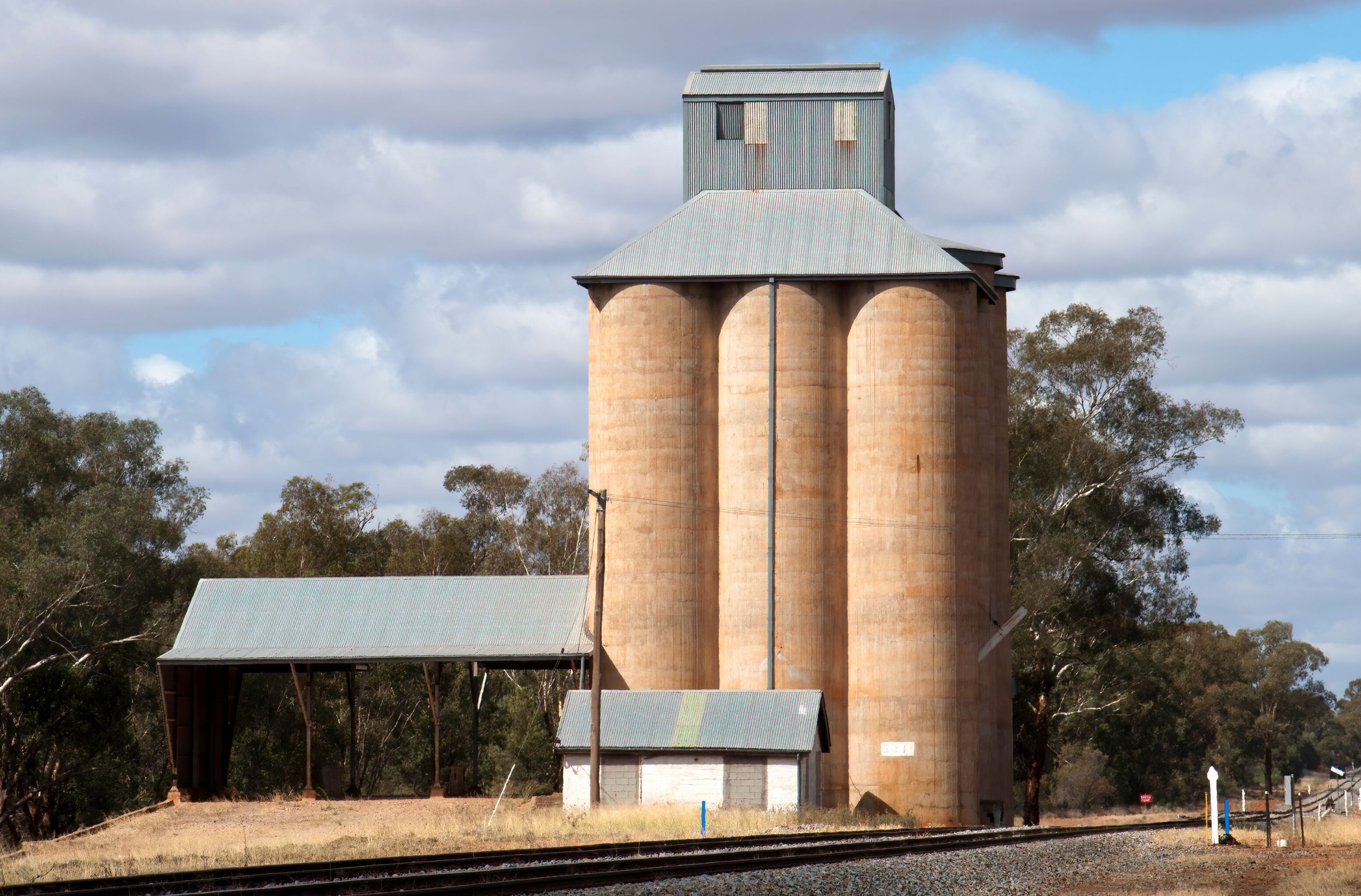 The silos north of Trundle, with the rail line used by trains that collect their grain